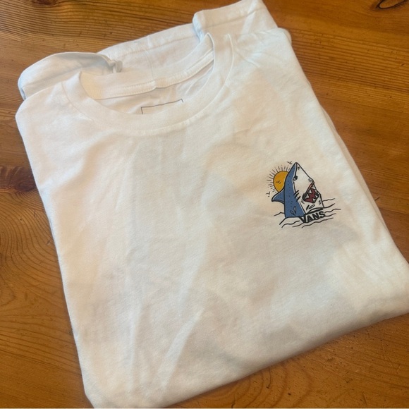NWOT VANS OFF THE WALL Youth L 12-14
SHARK T-shirt - Picture 2 of 9